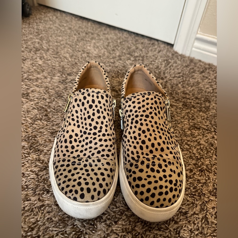 Dolce Vita Cheetah print stylish sneaker, Size: 7